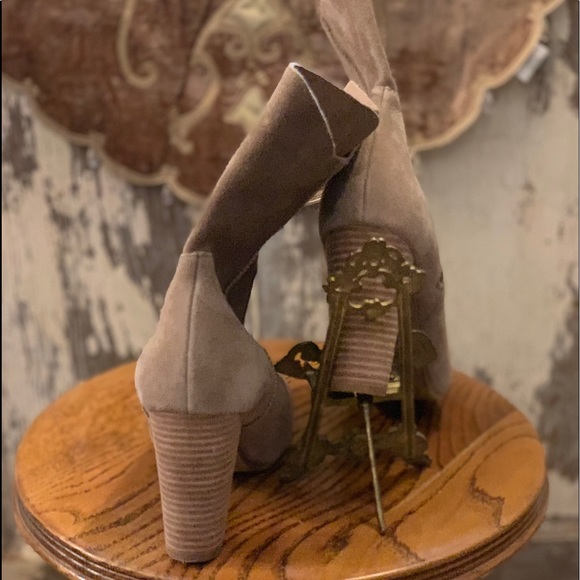 UGG Australia Athena Platform Bootie in Caramel - Picture 4 of 14